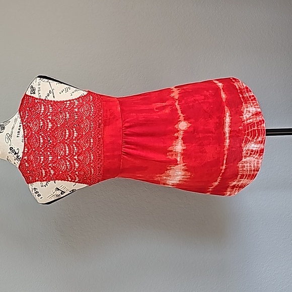 CROCHET BACK TIE-DIE TANK. RED. GREAT CONDITION. WOMEN'S SIZE MEDIUM - Picture 2 of 9